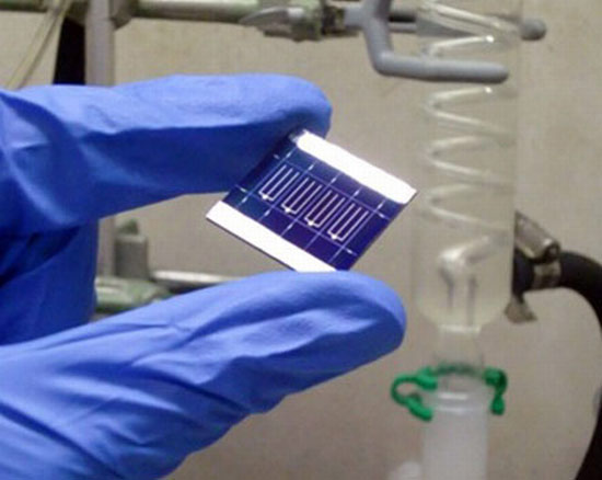 Ogniwo słoneczne IBM, stworzone z tanich, łatwodostępnych materiałów: miedzi, cyny, cynku, siarki i selenu Ogniwo słoneczne IBM, stworzone z tanich, łatwodostępnych materiałów: miedzi, cyny, cynku, siarki i selenu