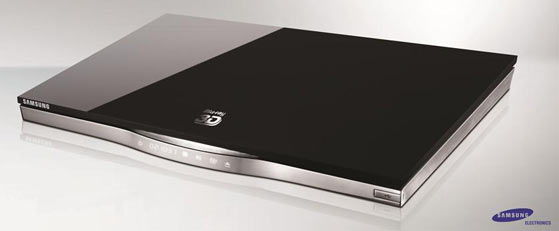 BD-D6500 – podstawowy model w ofercie odtwarzaczy Blu-ray 3D Samsunga. Za bardzo korzystną cenę oferuje takie funkcje jak konwersja obrazu do pełnej wysokiej rozdzielczości 1080p, szybkie rozpoczęcie odtwarzania (Ultra Fast Play), bezprzewodową synchronizację (One Foot Connection) i bezprzewodową łączność Wi-Fi z siecią komputerową. BD-D6500 – podstawowy model w ofercie odtwarzaczy Blu-ray 3D Samsunga. Za bardzo korzystną cenę oferuje takie funkcje jak konwersja obrazu do pełnej wysokiej rozdzielczości 1080p, szybkie rozpoczęcie odtwarzania (Ultra Fast Play), bezprzewodową synchronizację (One Foot Connection) i bezprzewodową łączność Wi-Fi z siecią komputerową.