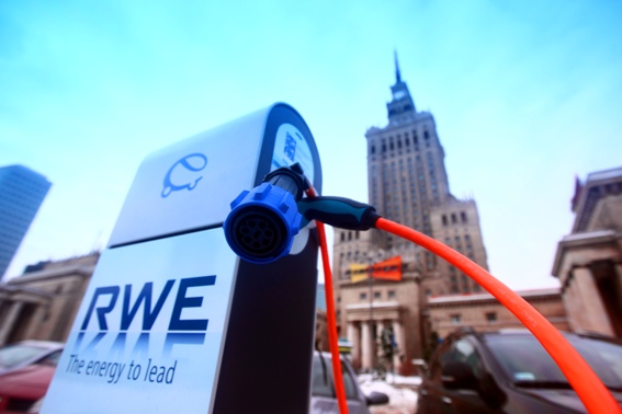 Punkt ładowania EV RWE Warszawa Pałac kultury e-mobility