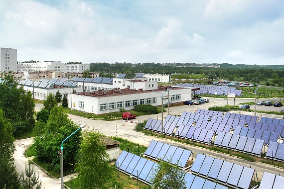 Największa instalacja solarna firmy Viessmann pracuje w Wojewódzkim Szpitalu Specjalistycznym w Częstochowie i składa się z 598 kolektorów słonecznych Vitosol o łącznej powierzchni niemal 1500 m2. Największa instalacja solarna firmy Viessmann pracuje w Wojewódzkim Szpitalu Specjalistycznym w Częstochowie i składa się z 598 kolektorów słonecznych Vitosol o łącznej powierzchni niemal 1500 m2.