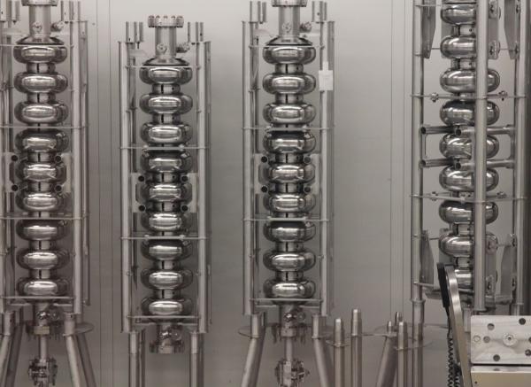 Wnęki przyspieszające testowane przez polskich fizyków. Fot. Marek Pawłowski, NCBJ Wnęki przyspieszające testowane przez polskich fizyków. Fot. Marek Pawłowski, NCBJ