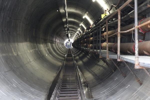 Tunel jednej z odnóg lasera. Fot. Marek Pawłowski, NCBJ Tunel jednej z odnóg lasera. Fot. Marek Pawłowski, NCBJ