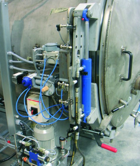 Napęd hydrauliczny blokady drzwi