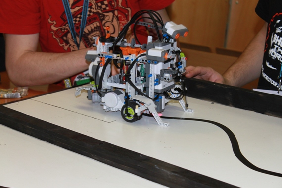 Finał Turnieju Robotów Mobilnych LEGOmotive organizowany przez Stowarzyszenie Studentów BEST AGH Kraków (www.BEST.krakow.pl)