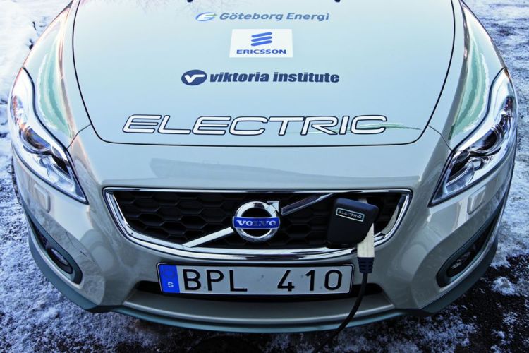 Mobilna komunikacja w samochodach elektrycznych umożliwia kontrolę harmonogramu doładowań EV Mobilna komunikacja w samochodach elektrycznych umożliwia kontrolę harmonogramu doładowań EV