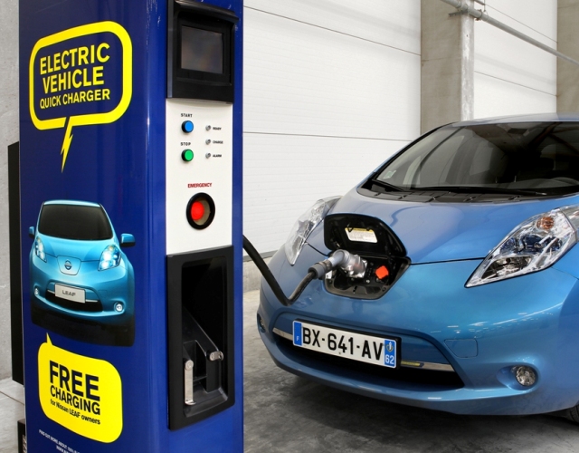 Nissan napędza budowę infrastruktury szybkiego ładowania pojazdów elektrycznych w standardzie ChadeMo Nissan napędza budowę infrastruktury szybkiego ładowania pojazdów elektrycznych w standardzie ChadeMo