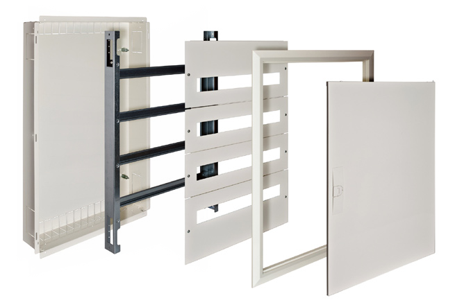 Demontowany w całości ruszt montażowy zapewnia elektroinstalatorowi łatwe oprzewodowanie aparatury modułowej poza rozdzielnicą Demontowany w całości ruszt montażowy zapewnia elektroinstalatorowi łatwe oprzewodowanie aparatury modułowej poza rozdzielnicą