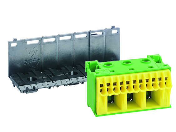 W rozdzielnicach fw2 stosować można również zaciski typu QuickConnect (samozaciski) lub bloki zacisków KB, które montuje się standardowo na szynach TS35 w sąsiedztwie aparatury modułowej. QuickConnect QC