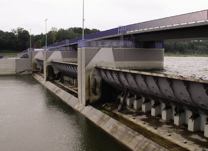 Klapy jazu w Kozielnie podnoszone od dołu Klapy jazu w Kozielnie podnoszone od dołu