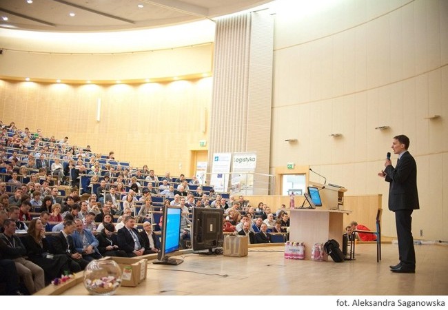 Artur Masłowski podczas prezentacji „Automatyka w służbie Lean Management Artur Masłowski podczas prezentacji „Automatyka w służbie Lean Management