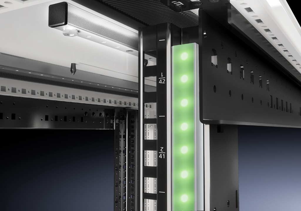 Umieszczone przy serwerach i przełącznikach tagi RFID pomagają w zachowaniu kontroli nad całością. W tagach można zapisać liczne informacje, takie jak producent, numer fabryczny, terminy serwisowania i przeprowadzone naprawy.