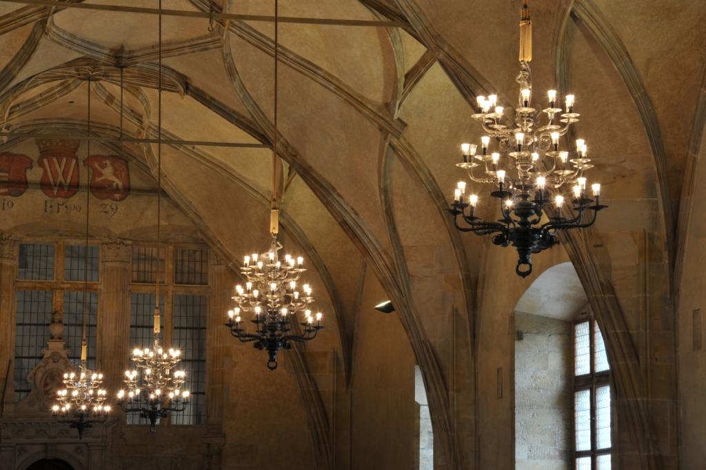 W praskim zamku na Hradczanach firma Panasonic przeprowadziła modernizację oświetlenia w ramach „Kampanii wymiany żarówek”. Ponad 10 tys. tradycyjnych żarówek zastąpiono ich LED-owymi odpowiednikami.