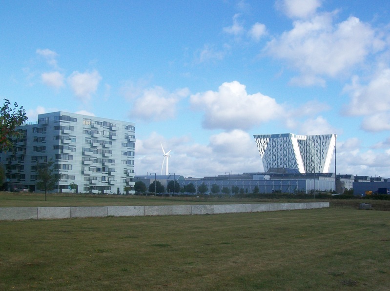 Wiatrak jako część sławnego duńskiego centrum kongresowego (Bella Center), w którym odbyła się międzynarodowa konferencja klimatyczna COP 15 w Kopenhadze