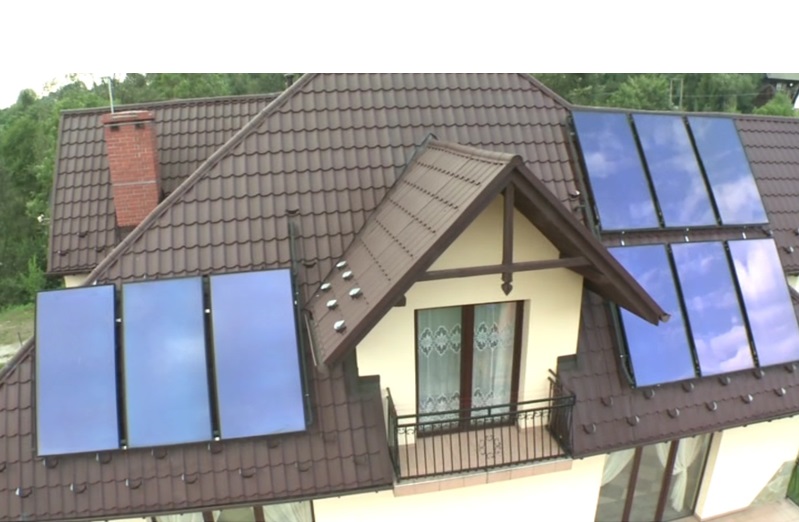 Malownicze kolektory słoneczne do ogrzewania. Coraz częściej w planowaniu przestrzennym będą się pojawiały także instalacje fotowoltaiczne