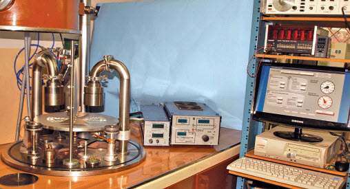 Widok aparatury próżniowej do nanoszenia powłok wielowarstwowych Widok aparatury próżniowej do nanoszenia powłok wielowarstwowych