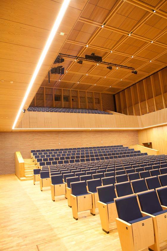 Do największych wyzwań przed którymi stanęli Projektanci LUG należało właściwe oświetlenie Sali koncertowej i Sali prób.