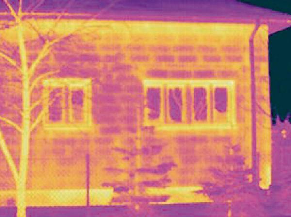 Rys. 2. Mostki termiczne (oznaczone żółtym kolorem) spowodowane zaprawą łączącą cegły w murze. (Źródło : Portal Budujemy dom.pl, http://www.budujemydom.pl/termoizolacja/8264-dom-bez-mostkow-termicznych). Rys. 2. Mostki termiczne (oznaczone żółtym kolorem) spowodowane zaprawą łączącą cegły w murze. (Źródło : Portal Budujemy dom.pl, http://www.budujemydom.pl/termoizolacja/8264-dom-bez-mostkow-termicznych).