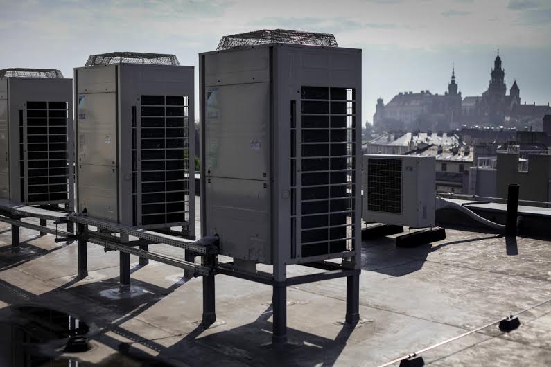 Najwięcej, bo aż 24 000 PLN oszczędności rocznie, pochodzi z systemu centralnej klimatyzacji i wentylacji. Najwięcej, bo aż 24 000 PLN oszczędności rocznie, pochodzi z systemu centralnej klimatyzacji i wentylacji.