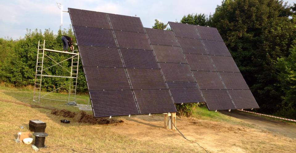 Na potrzeby festiwalu powstała mikroinstalacja z panelami fotowoltaicznymi, która podąża za ruchem słońca