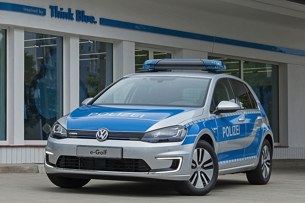 e-Golf: zużycie energii elektrycznej w kWh/100 km: 12,7 (w cyklu mieszanym), emisja CO2 w g/km: 0 (w cyklu mieszanym); klasa efektywności A+
