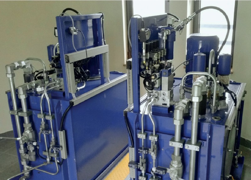 Agregat w sterowni przyczółka Agregat w sterowni przyczółka