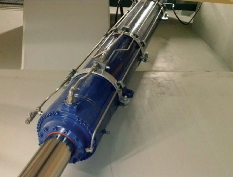 Orurowanie siłownika napędu klapy Orurowanie siłownika napędu klapy