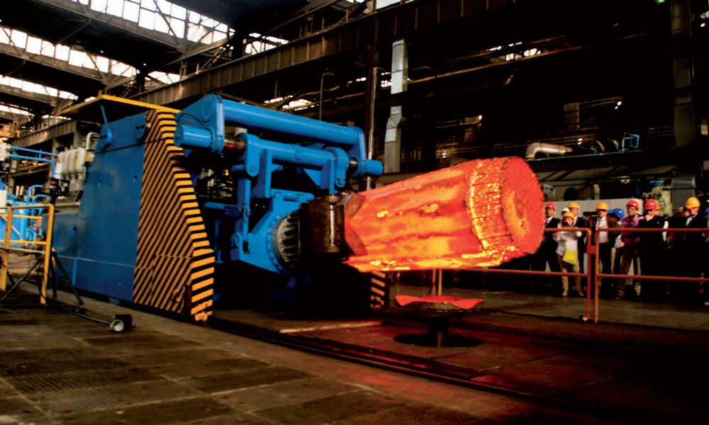 Manipulator kuzienny z wlewkiem 8T Manipulator kuzienny z wlewkiem 8T