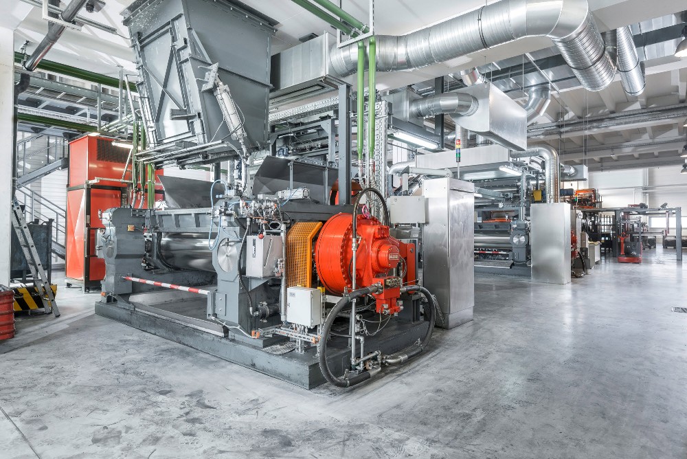 Napędy hydrauliczne Hägglunds w mikserach i walcarkach w firmie Polymer Technik Elbe GmbH (Niemcy)