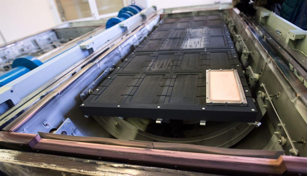 Specjalistyczne laboratorium Politechniki Łódzkiej, gdzie produkowany jest grafen. Innowacyjną metodę produkcji opracował zespół pod kierownictwem profesora Kuli. Fot. PAP/ Grzegorz Michałowski 14.01.2015 Specjalistyczne laboratorium Politechniki Łódzkiej, gdzie produkowany jest grafen. Innowacyjną metodę produkcji opracował zespół pod kierownictwem profesora Kuli. Fot. PAP/ Grzegorz Michałowski 14.01.2015