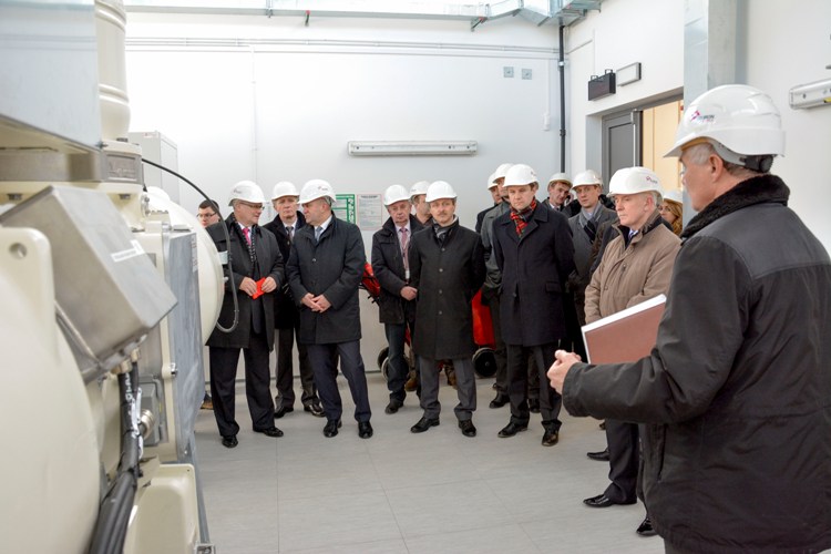 Symbolicznego otwarcia GPZ Bierkowice dokonali m.in. Arkadiusz Wiśniewski, prezydent Opola, Andrzej Buła, marszałek województwa opolskiego, oraz Jerzy Rzemyszkiewicz, wiceprezes zarządu TAURON Dystrybucja. Symbolicznego otwarcia GPZ Bierkowice dokonali m.in. Arkadiusz Wiśniewski, prezydent Opola, Andrzej Buła, marszałek województwa opolskiego, oraz Jerzy Rzemyszkiewicz, wiceprezes zarządu TAURON Dystrybucja.