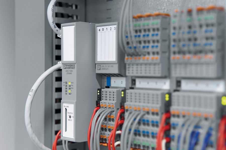 Rys. 3. Sterownik Axiocontrol można zamontować również w szafach sterowniczych z ograniczoną ilością miejsca Rys. 3. Sterownik Axiocontrol można zamontować również w szafach sterowniczych z ograniczoną ilością miejsca