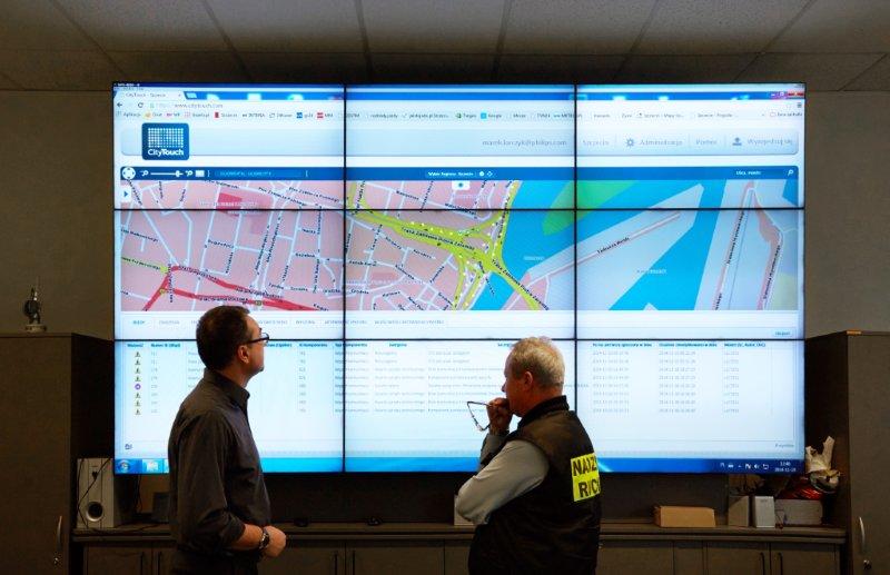 Niemal połowa zmodernizowanych punktów świetlnych zostanie podłączona do zdalnego systemu zarządzania oświetleniem Philips CityTouch, co podniesie poziom bezpieczeństwa mieszkańców Niemal połowa zmodernizowanych punktów świetlnych zostanie podłączona do zdalnego systemu zarządzania oświetleniem Philips CityTouch, co podniesie poziom bezpieczeństwa mieszkańców
