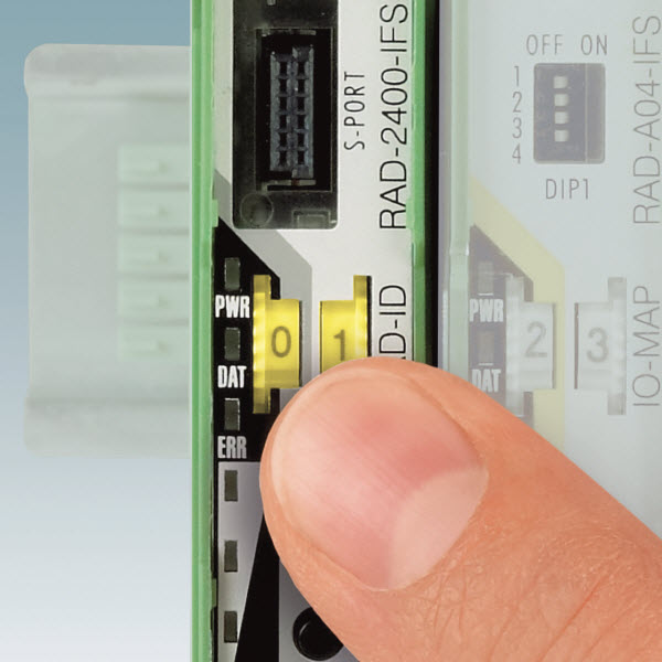 Konfiguracja i przypisanie adresów I/O za pomocą jednego przekręcenia pokrętem.