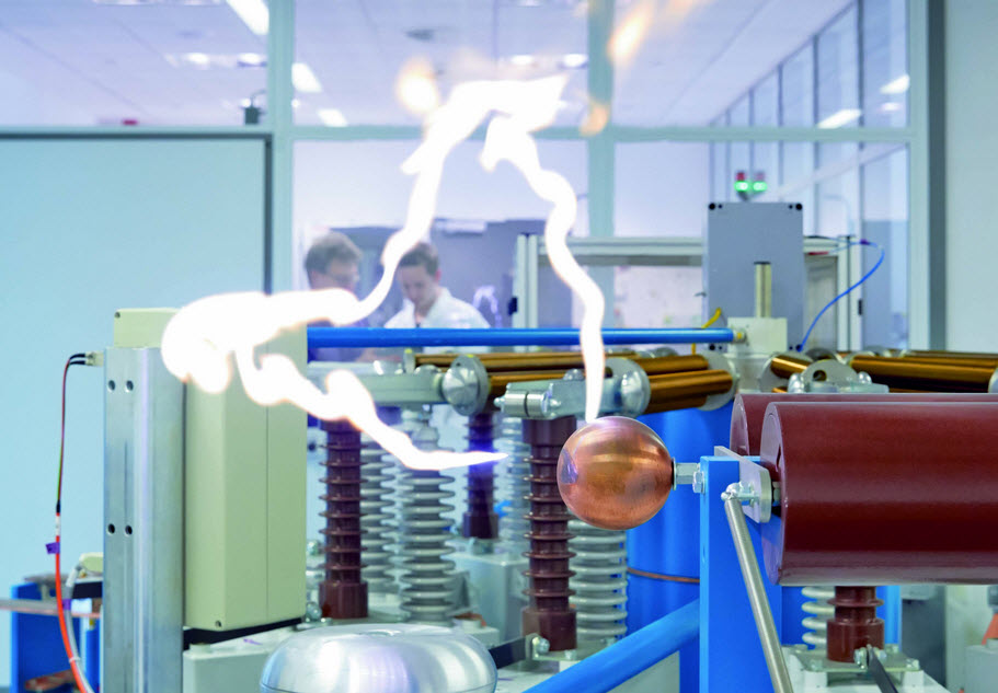 Akredytowane laboratorium ochrony przed przepięciami Phoenix Contact, które w istotny sposób przyczyniło się do narodzin nowej rodziny SEC Akredytowane laboratorium ochrony przed przepięciami Phoenix Contact, które w istotny sposób przyczyniło się do narodzin nowej rodziny SEC