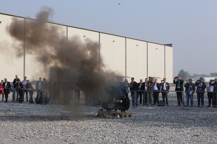 Pokaz wybuchów i zabezpieczeń przeciwwybuchowych na targach w Krakowie Pokaz wybuchów i zabezpieczeń przeciwwybuchowych na targach w Krakowie