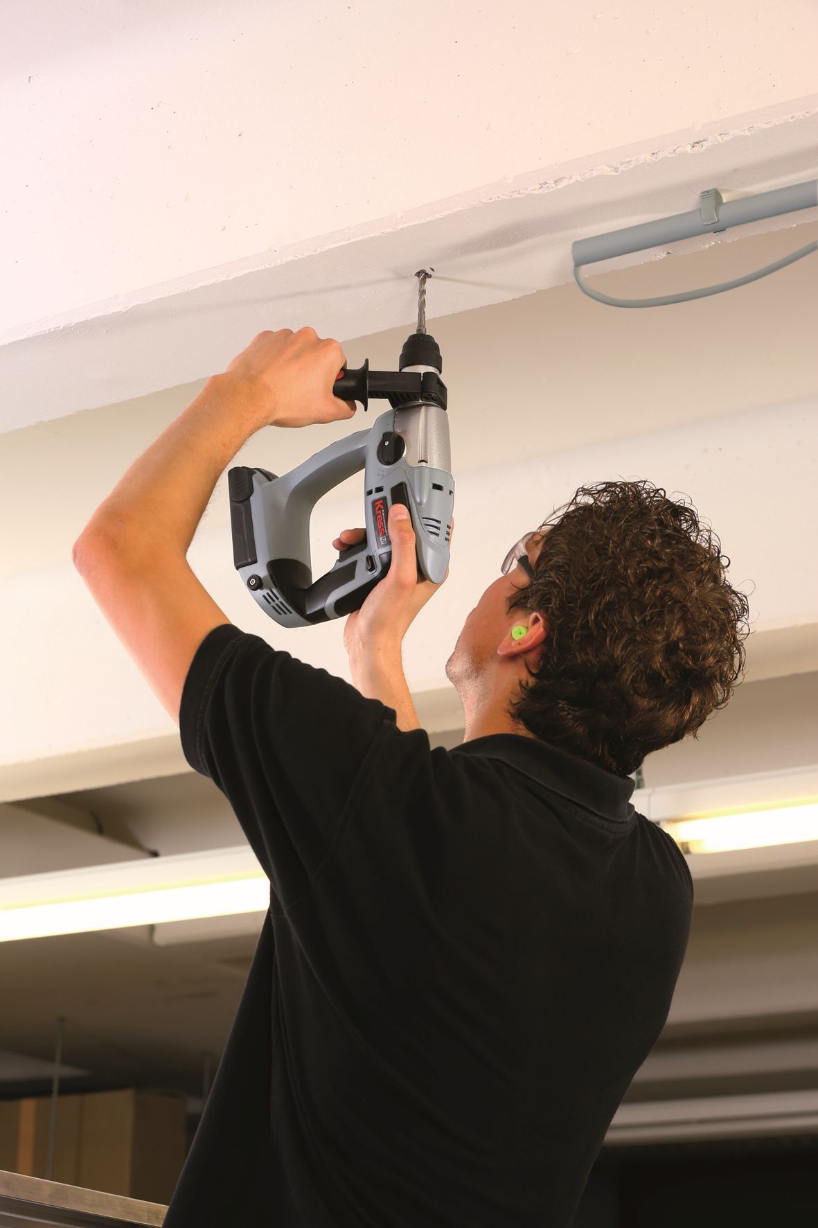 Młotowiertarka Kress 180 APP jest jednym z najlżejszych tego typu urządzeń w klasie 18,0 V na rynku. Fot. LŁ Młotowiertarka Kress 180 APP jest jednym z najlżejszych tego typu urządzeń w klasie 18,0 V na rynku