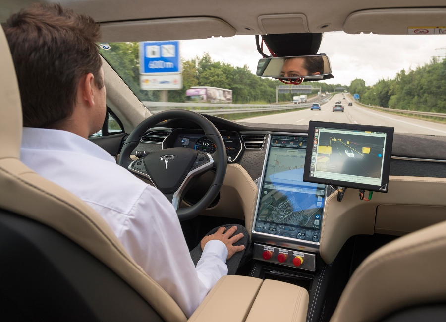 Zautomatyzowana jazda samochodem – Bosch rozpoczął testy tego rozwiązania na drogach w 2013 roku.