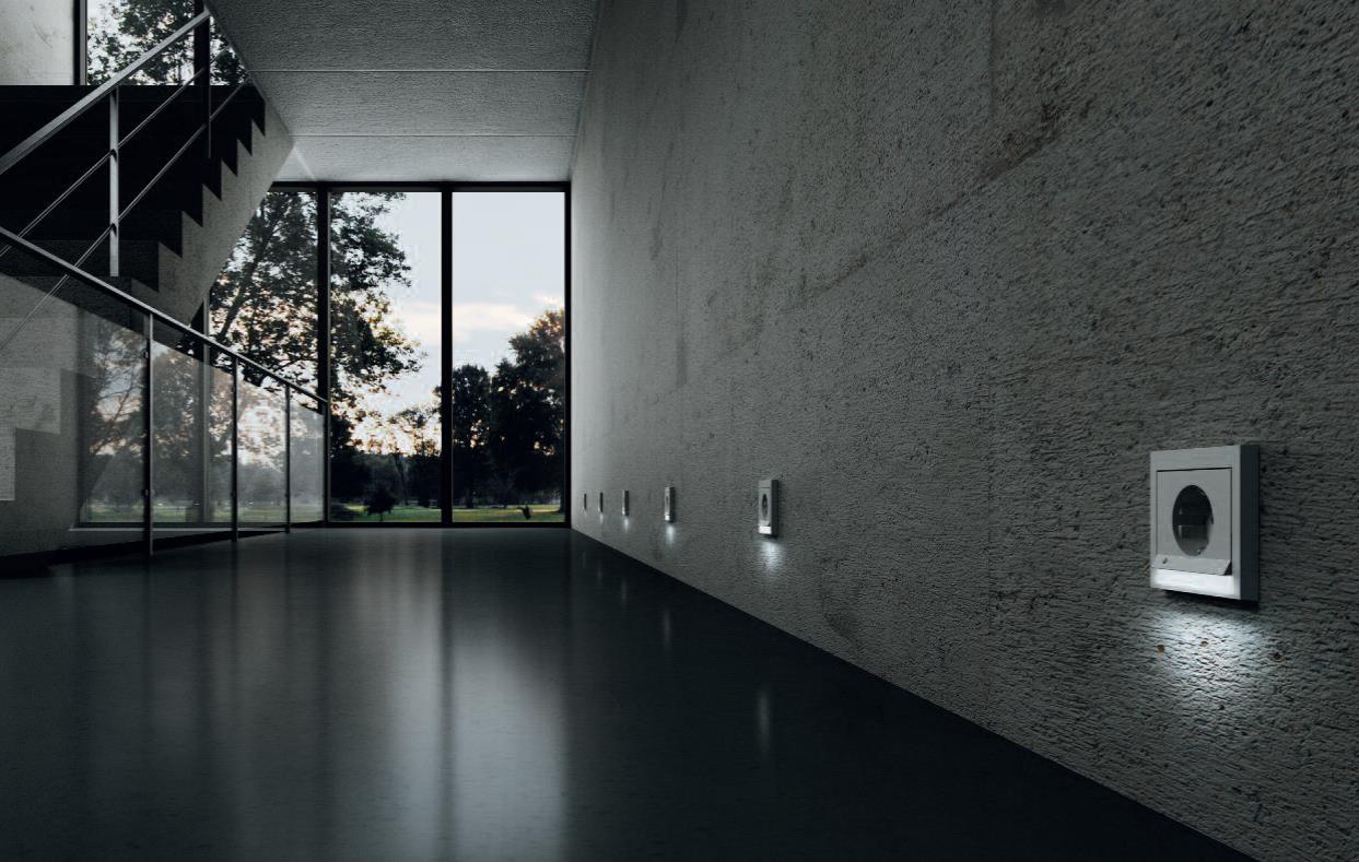 Gniazda zasilające Berker by Hager z podświetleniem LED Gniazda zasilające Berker by Hager z podświetleniem LED