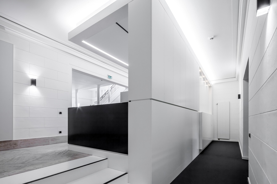 Lampy LED nie zagrażają naszym oczom, jeśli są wykonane zgodnie z normami technicznymi, w tym dotyczącymi bezpieczeństwa fotobiologicznego (PN-EN 62471:2010) Lampy LED nie zagrażają naszym oczom, jeśli są wykonane zgodnie z normami technicznymi, w tym dotyczącymi bezpieczeństwa fotobiologicznego (PN-EN 62471:2010)