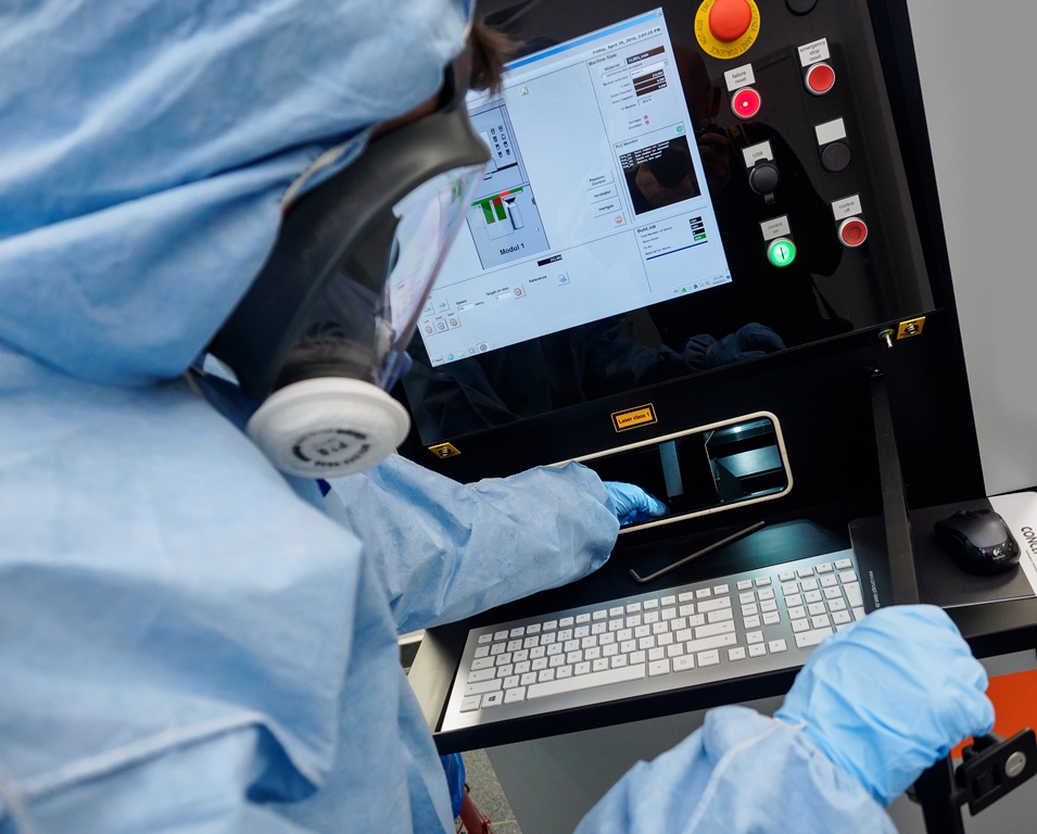 Drukarka 3D umożliwiająca tworzenie elementów w metalach, w tym stali, brązu, złota, srebra, aluminium oraz stopów tytanu