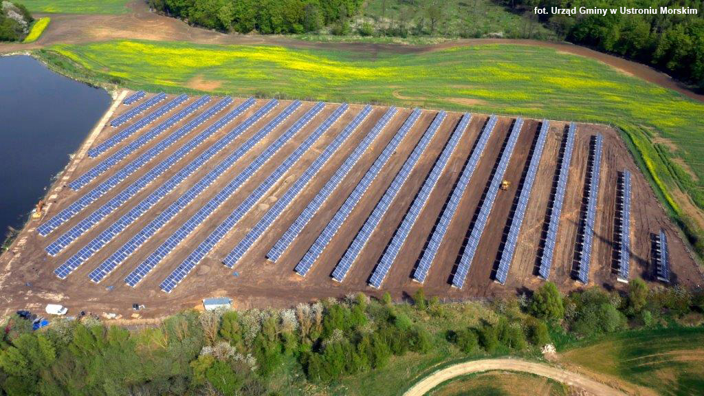Farma solarna wybudowana na nieczynnym wysypisku śmieci zlokalizowana w Ustroniu Morskim
