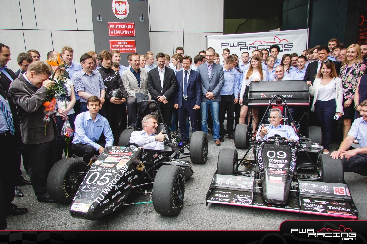 RS Components wspiera młodych inżynierów z Politechniki Wrocławskiej RS Components wspiera młodych inżynierów z Politechniki Wrocławskiej