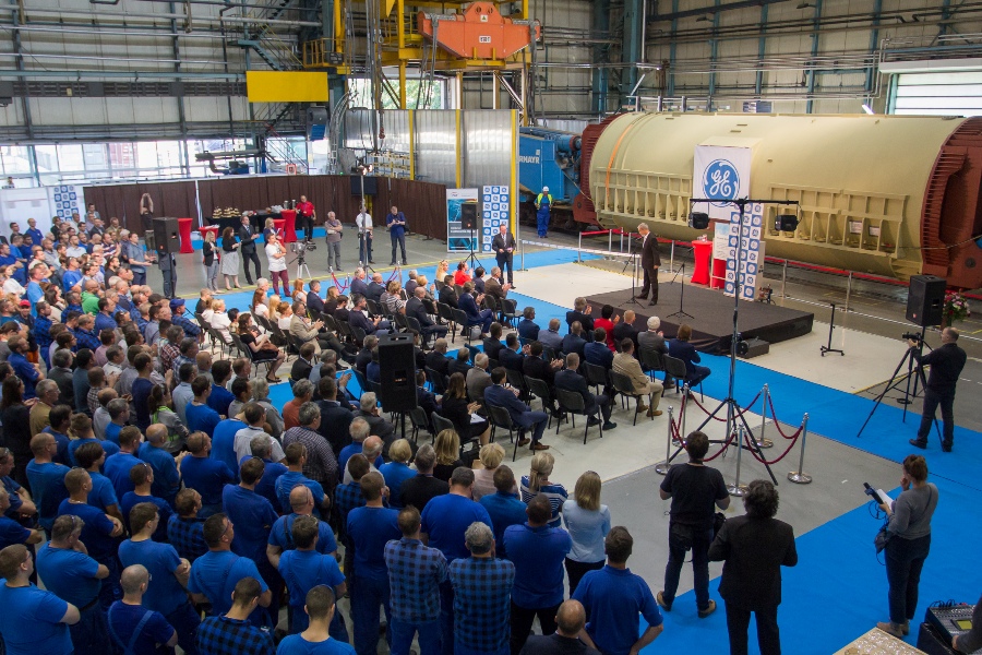 Każdy z generatorów przeznaczonych na potrzeby budowanych bloków energetycznych 5 i 6 w Elektrowni Opole pokryłby zapotrzebowanie energetyczne Macedonii. Każdy z generatorów przeznaczonych na potrzeby budowanych bloków energetycznych 5 i 6 w Elektrowni Opole pokryłby zapotrzebowanie energetyczne Macedonii.