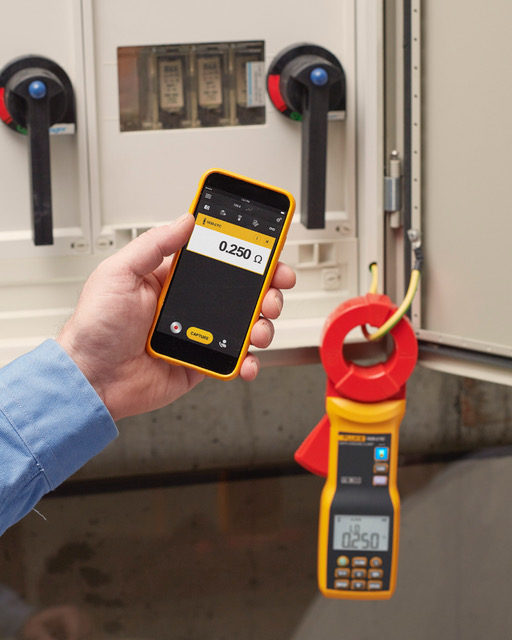 Nowy miernik (1630-2 FC) należy do rodziny przyrządów Fluke Connect®