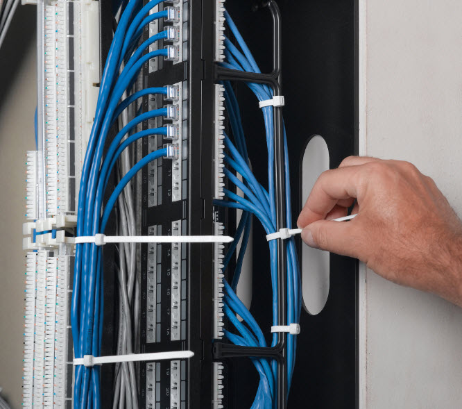 Trytytki do instalacji przewodów w rozdzielnicy elektrycznej oraz przy okablowaniu szaf rakowych Trytytki do instalacji przewodów w rozdzielnicy elektrycznej oraz przy okablowaniu szaf rakowych