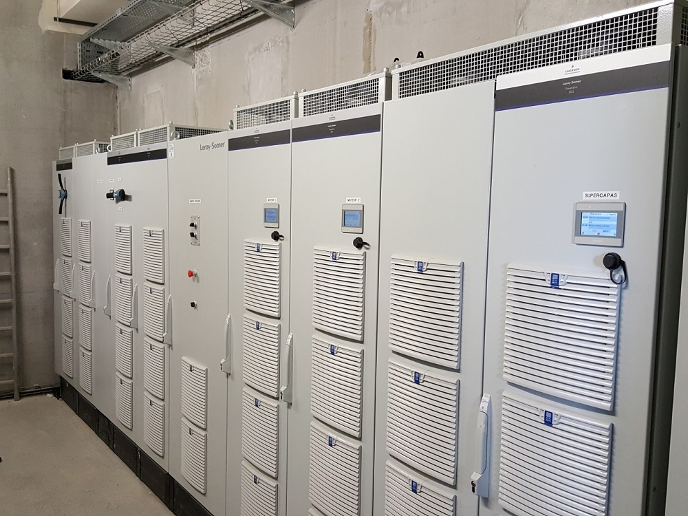 Napędy o zmiennej prędkości Powerdrive MD2 pracują w trzech trybach roboczych: rekuperacyjnym z aktywnym prostownikiem (AFE), trybie falownika silnika oraz trybie przetwornicy DC/DC z zarządzaniem przechowywaniem energii Napędy o zmiennej prędkości Powerdrive MD2 pracują w trzech trybach roboczych: rekuperacyjnym z aktywnym prostownikiem (AFE), trybie falownika silnika oraz trybie przetwornicy DC/DC z zarządzaniem przechowywaniem energii