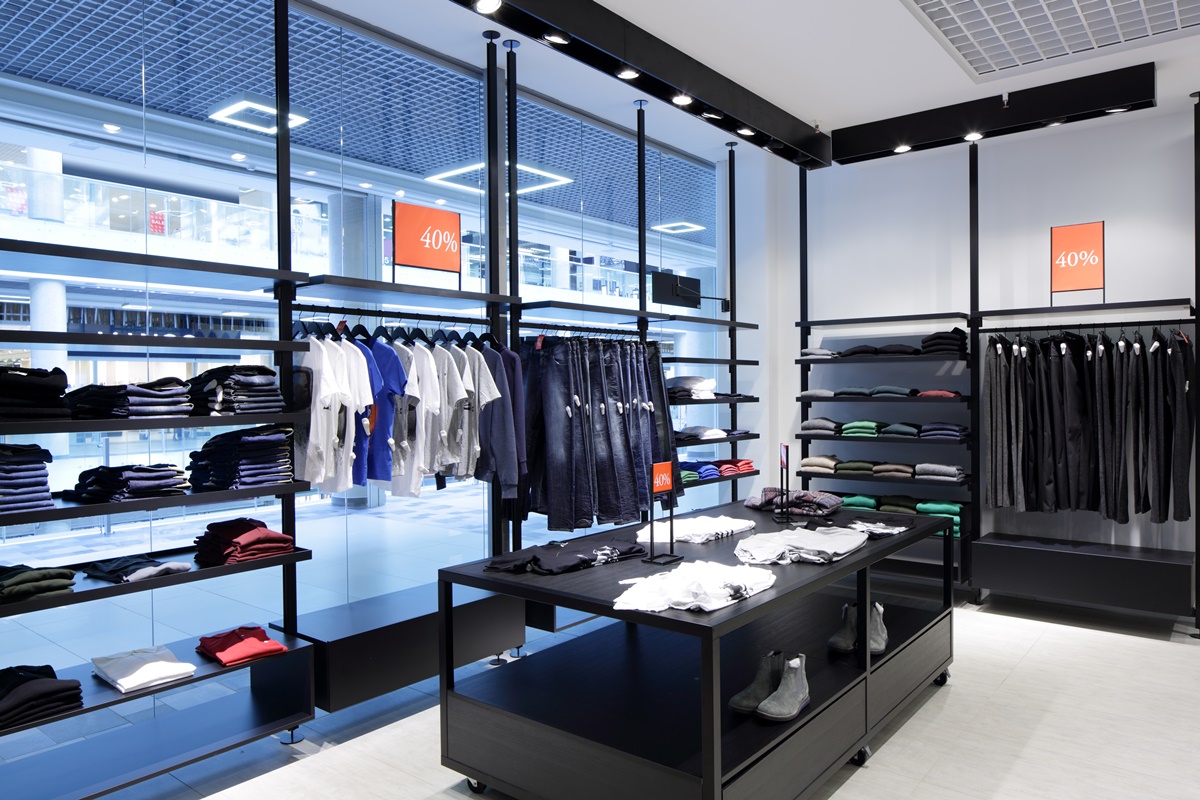 Oświetlenie witryny sklepowej butiku