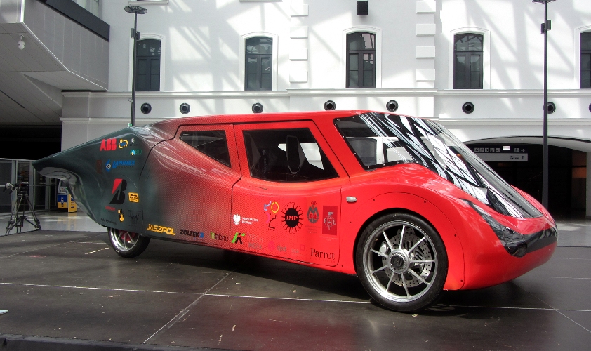 Zespół studentów „Lodz Solar Team” zaprezentował najnowszy model bolidu napędzanego energią słoneczną