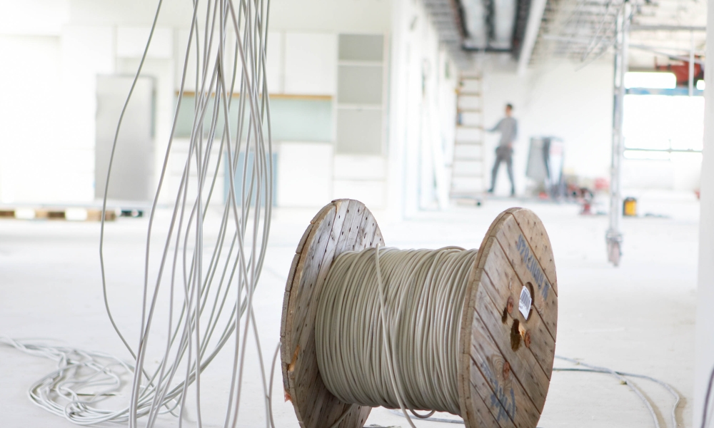 Bezpieczna instalacja wymaga użycia przewodów  odpowiedniej jakości