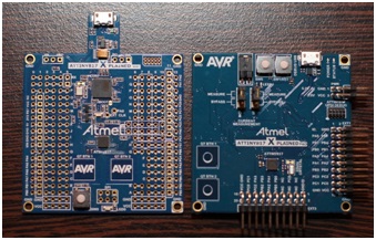 Rys.7a. Zestawienie zestawów uruchomieniowych ATtiny817 Xplained MINI (po lewej) oraz ATtiny817 Xplained PRO (po prawej)